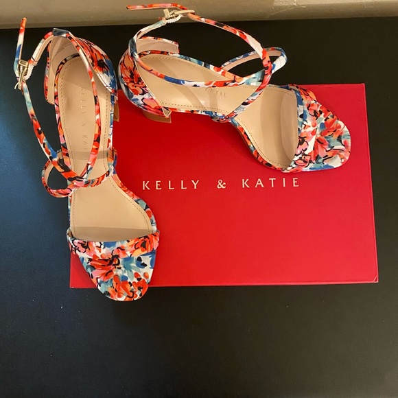 NIB: Kelly & Katie Daton Sandal - Picture 3 of 7